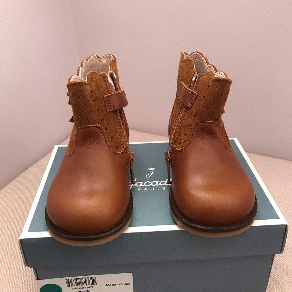 Baby boots/European size 22